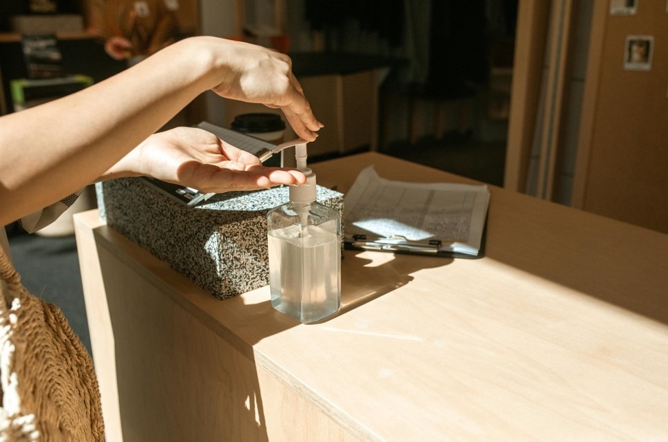 Køb desinfektion til erhverv og privat hos JustMore